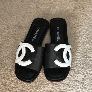 Chanel slides